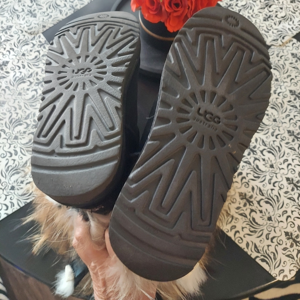 Smaibulun UGG Black and Brown Fur Boots - Picture 3 of 16